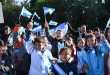 Domselaar: fiesta celeste y blanca para honrar a la bandera