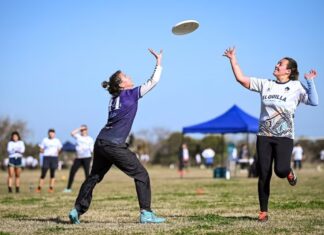 Ultimate Frisbee, un deporte que gana cada vez más jugadores en Brandsen