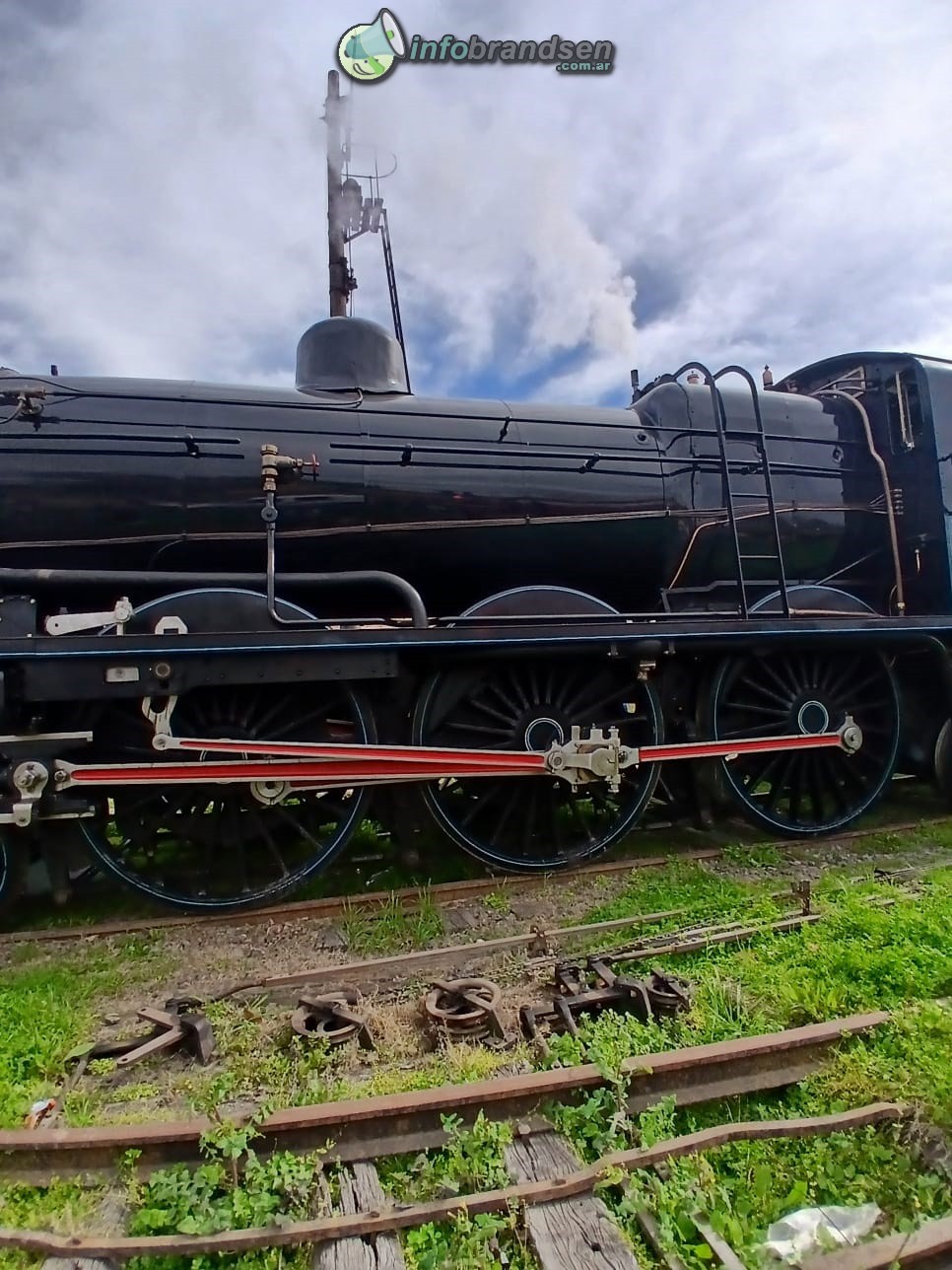 La histórica locomotora a vapor volvió a pasar por Brandsen