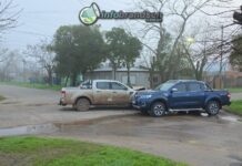Dos camionetas protagonizaron un choque en una esquina céntrica de Brandsen
