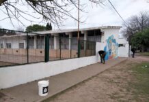 Trabajos de pintura y reparación de canaletas en la Primaria 17