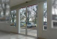 Escriben los lectores: reclaman por el mal funcionamiento de la puerta corrediza del Hospital Municipal