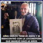60 años después, se reencontró en Mar del Plata con la locomotora que manejó de joven Juan Carlos Guimarey, de 85 años, junto a la locomotora a vapor Vulcan Foundry N° 3925 en Mar del Plata