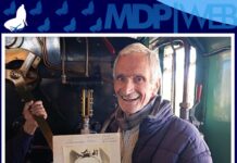 60 años después, se reencontró en Mar del Plata con la locomotora que manejó de joven Juan Carlos Guimarey, de 85 años, junto a la locomotora a vapor Vulcan Foundry N° 3925 en Mar del Plata