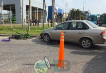 Violento accidente en Ruta 210 y Rivadavia deja a un motociclista inconsciente