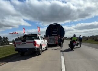 Un ciclista terminó en el piso tras un incidente con una moto durante un operativo en Ruta 6