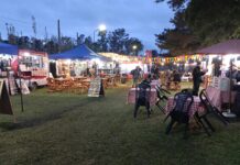 Expo Rural de Brandsen: así se vivió la segunda jornada, con danzas, música y vecinos recorriendo los stands Stands y patio gastronómico de la Expo Rural de Brandsen el viernes al atardecer