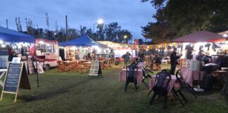 Expo Rural de Brandsen: así se vivió la segunda jornada, con danzas, música y vecinos recorriendo los stands Stands y patio gastronómico de la Expo Rural de Brandsen el viernes al atardecer