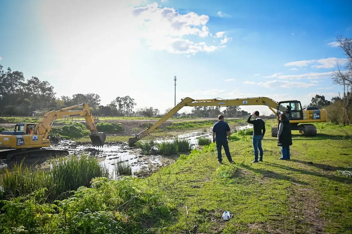 Trabajos de limpieza de canales en Domselaar