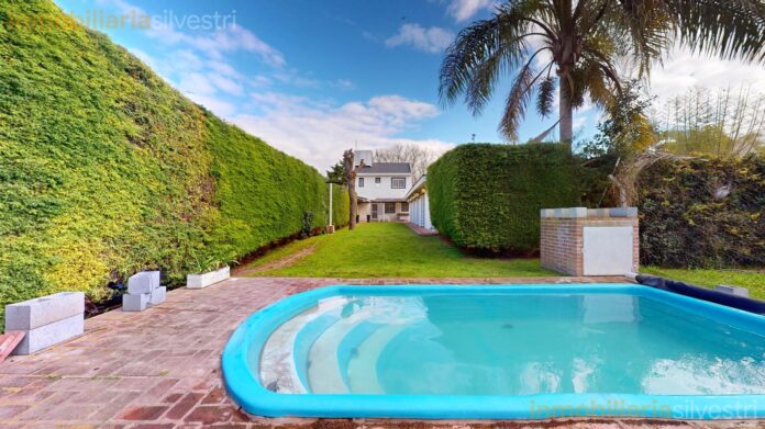 Pileta y parque - Casa en venta en Gonnet