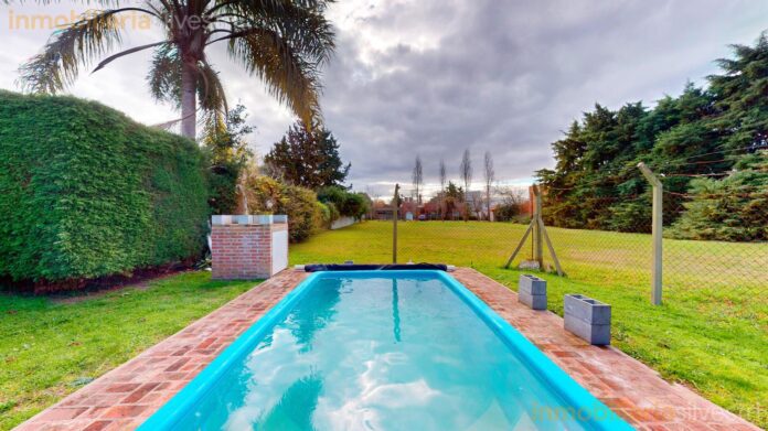 Piscina - Casa en venta en Gonnet