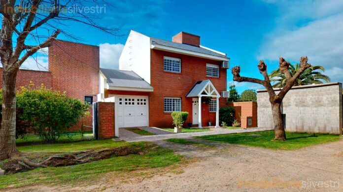 Frente de la propiedad - Casa en venta en Gonnet