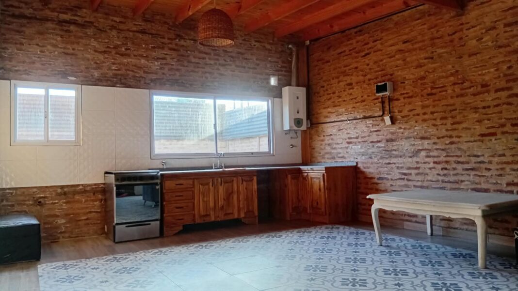 WhatsApp Image 2026-10-09 at 1.57.18 PM Interior luminoso de un PH tipo casa en Alberti al 1400, Brandsen