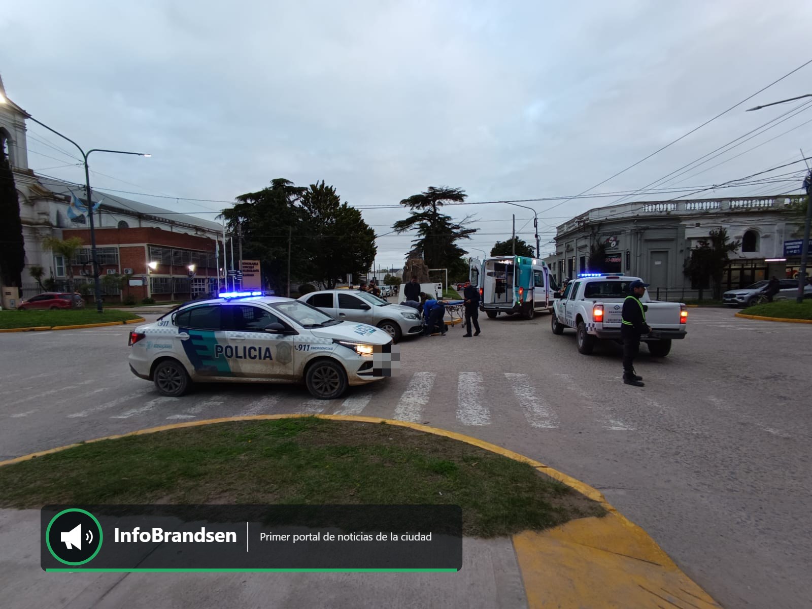 Accidente entre un auto y una moto en Brandsen
