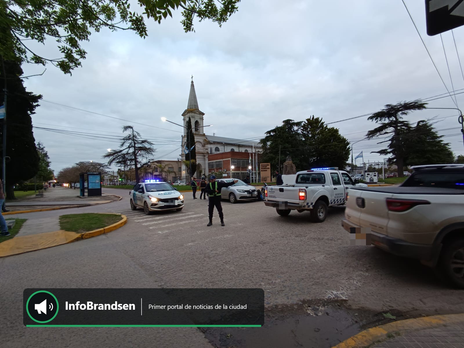Accidente entre un auto y una moto en Brandsen