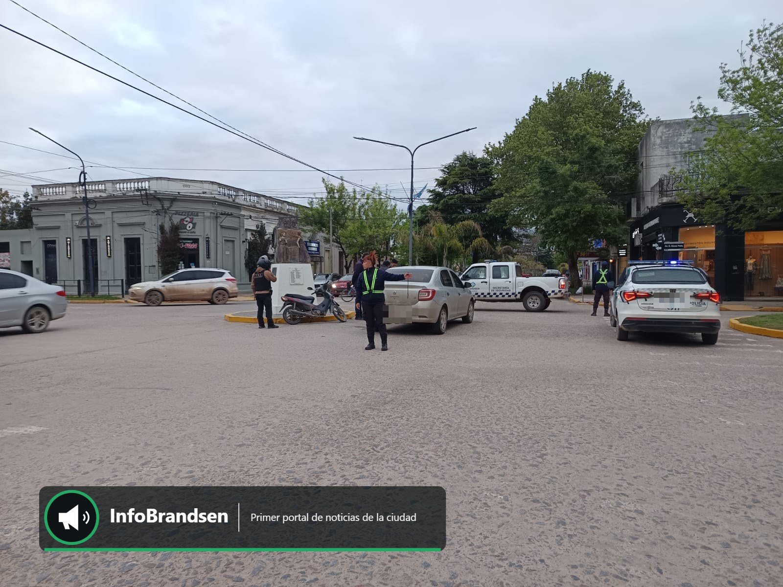 Accidente entre un auto y una moto en Brandsen