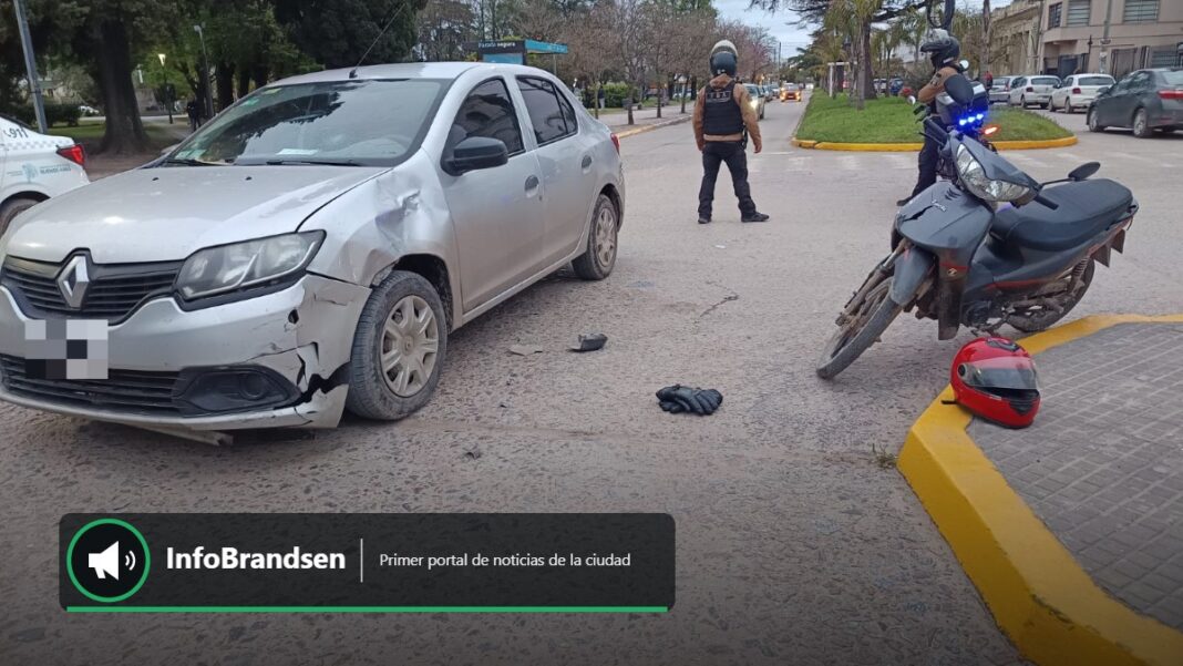 Accidente moto y auto Brandsen - tapa Choque entre un auto y una moto en Brandsen