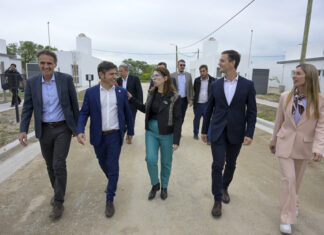 San Vicente: Kicillof y Mantegazza entregaron las primeras 64 viviendas del barrio Altos de Mirini