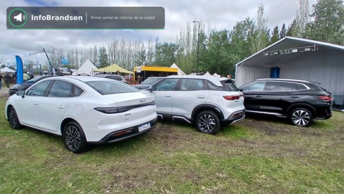 Exhibición de vehículos y maquinaria. - Expo Rural Brandsen 2026