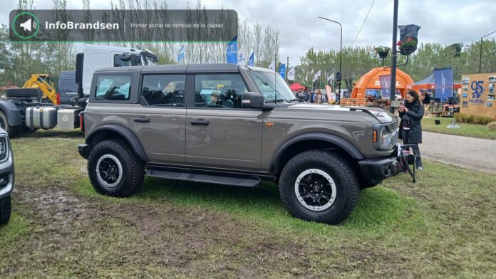 Exhibición de vehículos y maquinaria. - Expo Rural Brandsen 2026