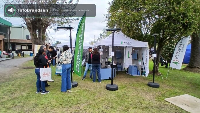 Exhibición de maquinaria y stands comerciales. - Expo Rural Brandsen 2026