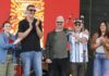 Brandsen homenajeó a Jorge Oss con una jornada de música y cultura Músicos en el escenario del tercer Festival Homenaje a Jorge Oss en la Plaza Hipólito Yrigoyen de Brandsen