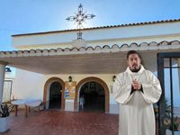 La Parroquia Santa Teresita prepara dos micros para acompañar la visita del Papa a Luján