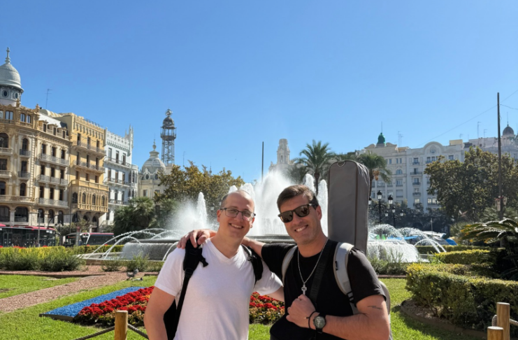 La música volvió a unir a dos amigos de Brandsen en España: «Fue muy lindo»