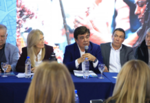 Intendentas e intendentes de todo el país reeligieron a Fernando Espinoza al frente de la FAM La mesa principal durante la Asamblea de la FAM