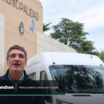 Raitelli presentó un nuevo minibús y apuntó contra la oposición por el consorcio vial: “Esas agachadas políticas no me gustan” El intendente Fernando Raitelli junto al nuevo minibús municipal