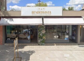 Robaron y vandalizaron la decoración en un local céntrico